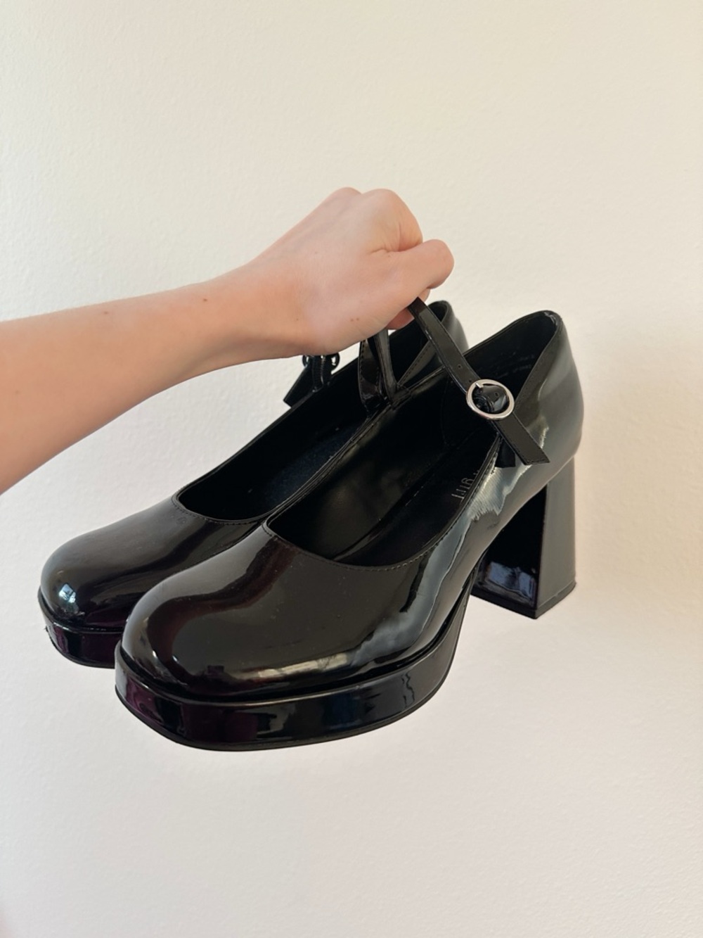 Madden Girl Black Patent Leather Mary Jane Platform Block Heels — size 7.5
